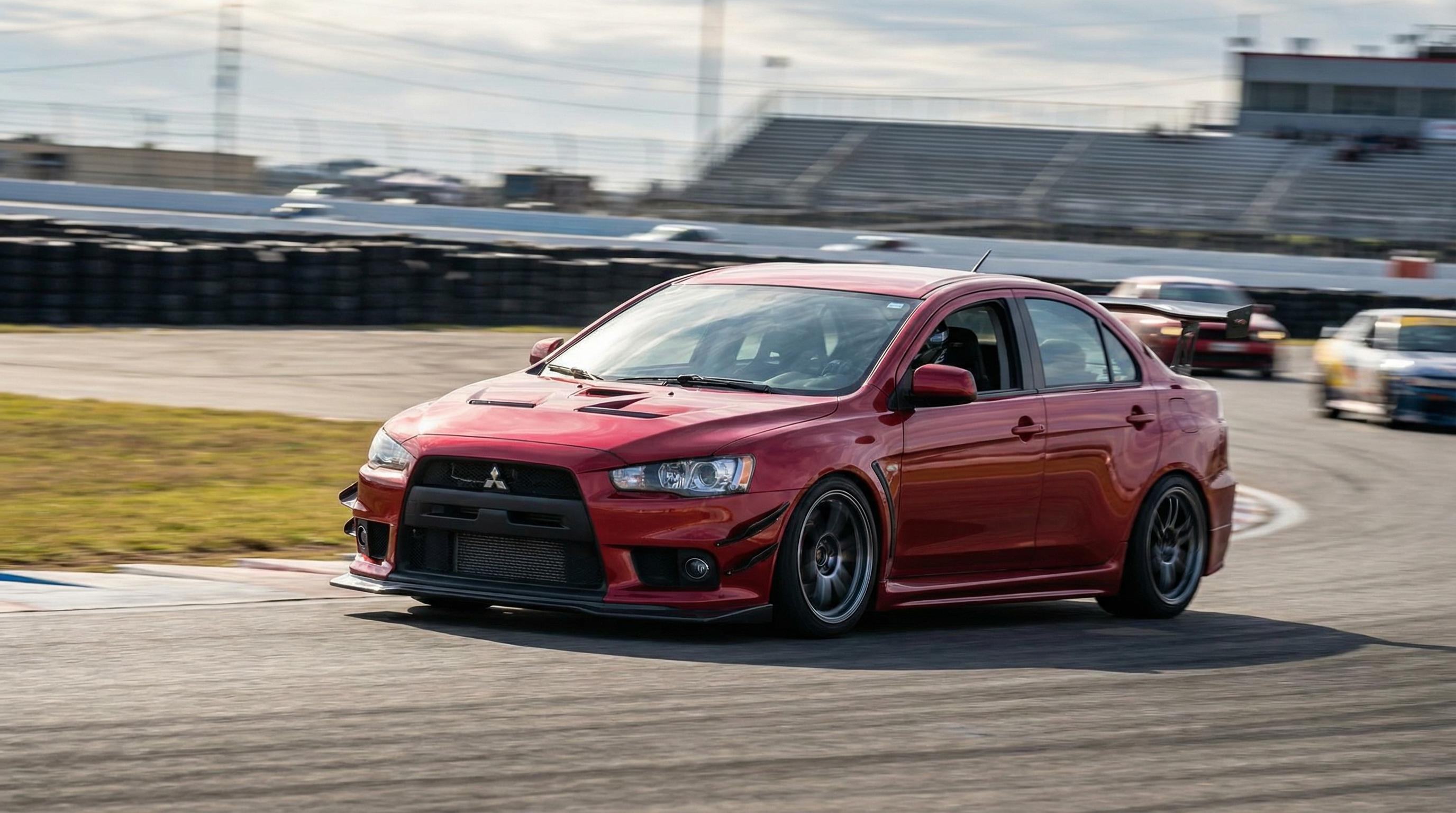 蜜桃传媒烈焰红赛道轿车涡轮改装视频