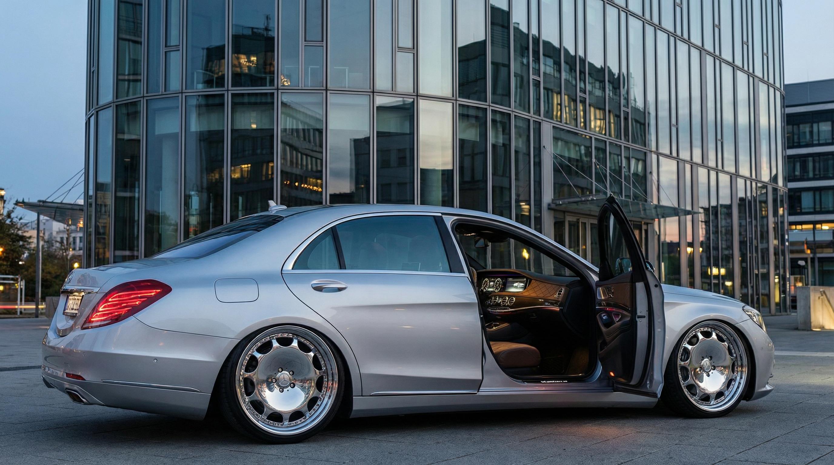 蜜桃传媒银色豪华轿车气动避震改装视频